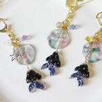 星空を泳ぐ金魚「お守り」チャーム　モリオン×ラピスラズリ