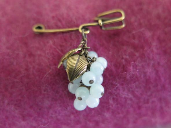 [専用　こり様]ブローチ 刺繍 ビーズ ワイヤー フェルト ハンドメイド ぶどう 専用 こり様]ブローチ 刺繍 ビーズ ワイヤー フェルト ハンドメイド