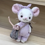 ハンドメイド　おめかしロンパースを着た花摘み白ネズミ🐭テディベア風ぬいぐるみ