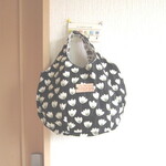 コロンと丸～いトートバッグ黒地に花柄5280・サブバッグ・エコバッグ