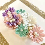 再販⑪《つまみ細工》パステルカラーのお花 バレッタ