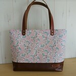リバティ　ベッツィ　サクラピンク＆本革のマチ広トートバッグ　