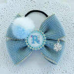 秋冬♡ニットリボン🎀ミンクファー♡雪の結晶チャーム付き♡イニシャル入り♡発表会♡プチギフトにも🎁キッズヘアゴム