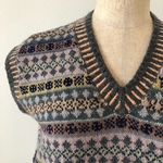 【19-35様専用ページ】毛100％編み込み模様Vネックベスト