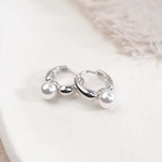 ピアス　フープピアス  一粒パール　パールピアス  ミニフープピアス　シルバーキャッチレス　ワンタッチ　パールピアス　定番　シンプル　かわいい