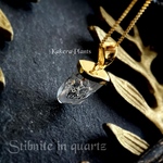 【奇跡を纏う】｢レアメタルを含む水晶｣"Stibnite in quartz"/ゴールドカラー/KakeraPlants