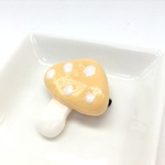 きいろいきのこブローチ