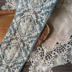 インド刺繍リボン　花　インド刺繍　スパンコール　刺繍リボン　リボン　りぼん　※普通郵便はお届けに1週間近くかかります。お急ぎの方は必ずクロネコヤマトをお選びください
