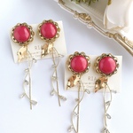 ♢ピンクボタン×ビジューリーフpinkbutton×leafbijuocharmピアス/イヤリング♢　【2wayにオプションで変更可能】　ボタンアクセサリー