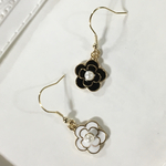 〈再販5〉アシンメトリー  カメリア（パール）ピアス