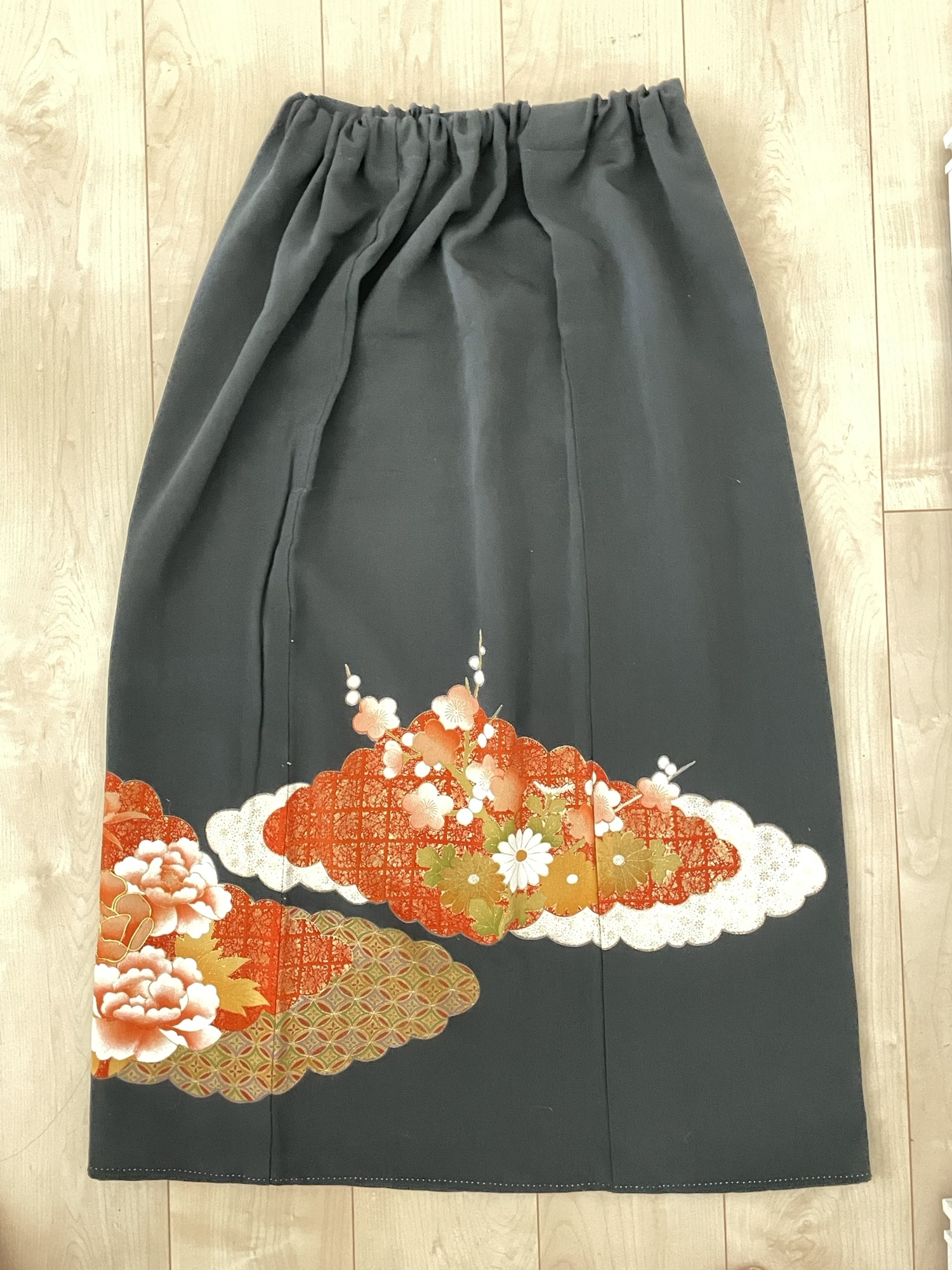 着物リメイク 黒留袖リメイク 彩りの鳥 ロングスカート 正絹 