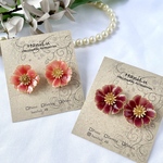 色が変わる秋桜のイヤリング/ピアス ٭❀* シックな秋色 大ぶりで華やか 大人可愛い オーロラの煌めき チョコレートコスモス