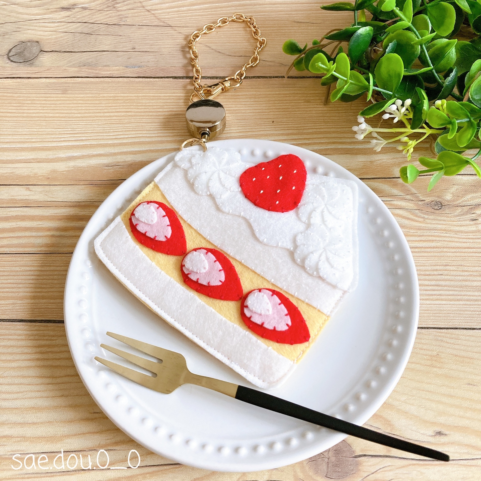 パスケース リール付き フェルトのいちごショートケーキ - sae.dou