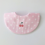 ＊刺繍スタイ＊ さくらんぼ　ダブルガーゼ　ドット