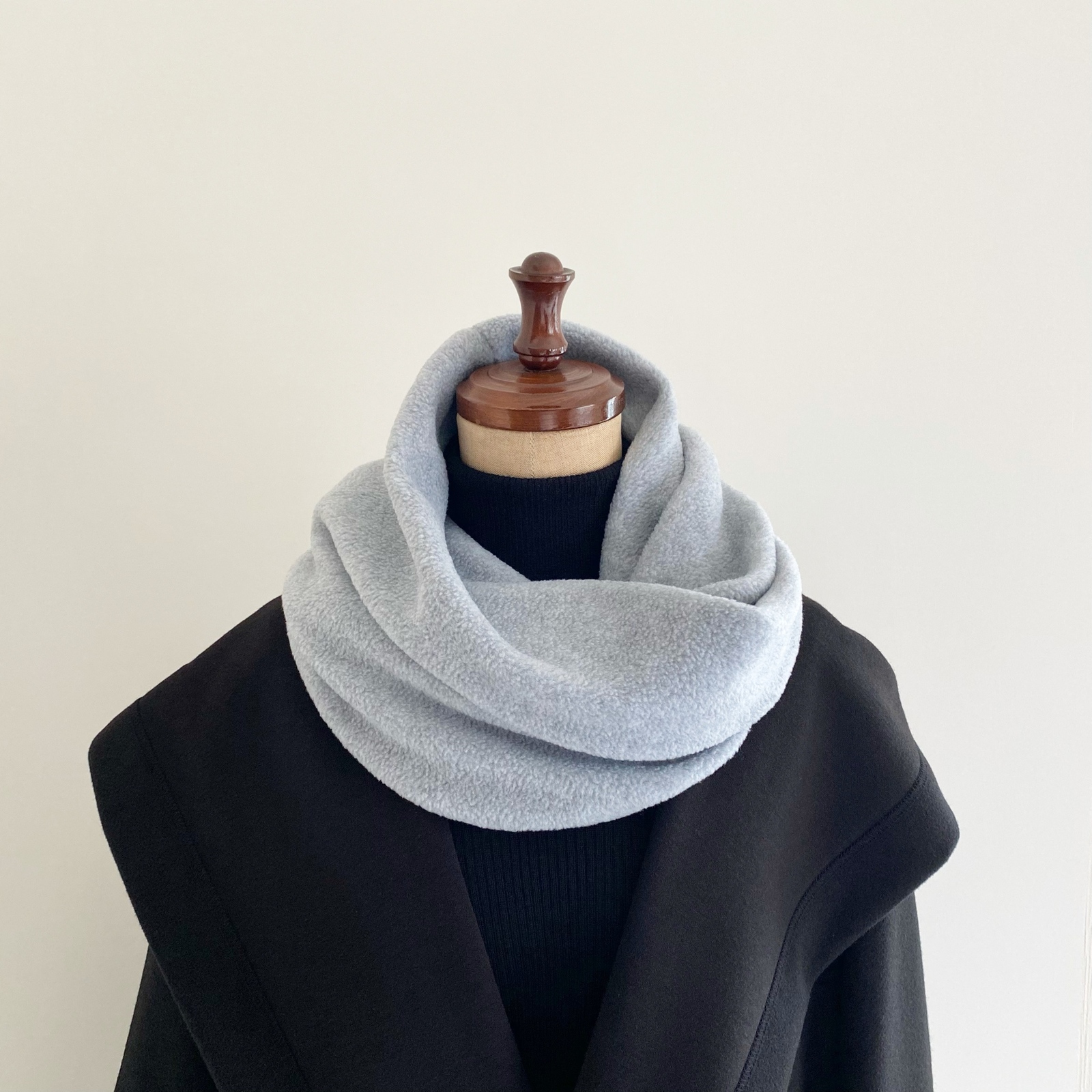 かぶるだけでオシャレに決まる♪あたたかいフリース素材のスヌード