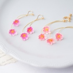 -秋の革花- コスモス　イヤリング (ピアス)