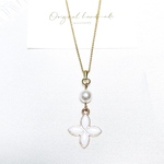 スワロパールとフラワー　ゴールドネックレス