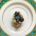 Sugar Skull  ハロウィンにいかが?　ラブリーなスカルのチェコビーズが素敵なビーズ刺繍ブローチ