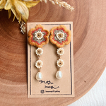 揺れるビーズと淡水パール＊花刺繍アクセサリー[ピアスorイヤリング]