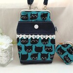 NEW✨　モノトーンねこちゃんがいっぱい♡　ぷっくりがま口👛スマホポシェット　ハンドメイド　スマホショルダー　お散歩に　黒猫　ターコイズ　レースリボン　がま口ショルダーバッグ