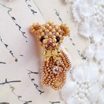 ねこねこ様オーダー:テディベア イヤーカフ ビーズモチーフ&刺繍