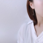 ◆痛くないイヤリング◆クリスタルと華奢チェーンのロングイヤリング