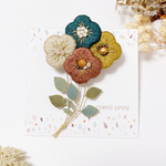 トラッドカラーなお花ブーケの刺繍ブローチ