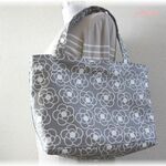 ラミネート横長A4トートバッグ(タイプB）☆グレーカメリアローズ柄