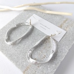 再販×5　"modeを身に付ける…"　ゆらゆら　マットwhitesilver　大振りピアス/イヤリング