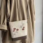 チョコレート秋桜🌸刺繍ポシェット