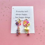 〻ビーズアクセサリー♡ポップカラー♡スパンコールとビーズのお花ピアス(y)〻