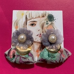 上品✳インド刺繍とスモーキーブルーマーブルフラワー✳ピアス､イヤリング✳ 刺繍 インド刺繍 アジアン エスニック アンティーク レトロ 個性的 花 カラフル 北欧 古着 韓国 モダンレトロ