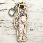 ユキヒョウ紳士の木製キーホルダー