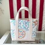 トートバッグ（底板内蔵）32×22×10cm　カラフルな海物刺繍　.C