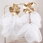 ダブルホワイトオーガンジーシフォン✨gold flowerピアス