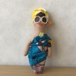 アフリカンちゃん　アフリカンプリントのドレスのドールチャーム 
