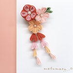 つまみ細工の3つ花クリップ(レッド×さくら)【つまみ細工 髪飾り　七五三　ひなまつり　成人式　卒業式　浴衣】