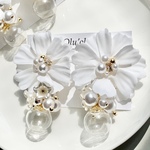 White flowerとガラスドーム♡