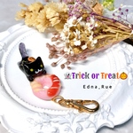 🎃Trick or Treatだニャ👻ドーナツ🍩いちごみるく ミニキーホルダー (ネックレスへの変更可)送料無料 レジン ジャンピング猫