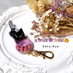 🎃Trick or Treatだニャ👻ドーナツ🍩紫芋 ミニキーホルダー (ネックレスへの変更可)送料無料 レジン ジャンピング猫
