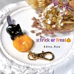 🎃Trick or Treatだニャ👻ドーナツ🍩オレンジ ミニキーホルダー (ネックレスへの変更可)送料無料 レジン ジャンピング猫
