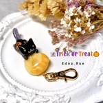 🎃Trick or Treatだニャ👻ドーナツ🍩はちみつイエロー ミニキーホルダー (ネックレスへの変更可)送料無料 レジン ジャンピング猫