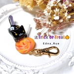 🎃Trick or Treatだニャ👻キャンディー🍭パンプキンオレンジ ミニキーホルダー (ネックレスへの変更可)送料無料 レジン ジャンピング猫
