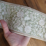 インド刺繍リボン　【1mカット済み】幅広　シルク　刺繍リボン   【ピスタチオ】