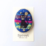 夢路をたどる黒猫の刺繍ブローチ　