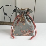 オトナピンクの薔薇模様　リネンまち付きミニ巾着ポーチ
