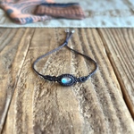 レインボームーンストーンのマクラメブレスレット