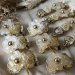 🌷淡色ベージュフラワーのポニーフック