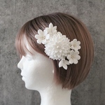 ホワイト【awayuki】大きめヘアクリップ＊つまみ細工
