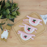 刺繍の入ったminiエプロン｢いちご🍓｣